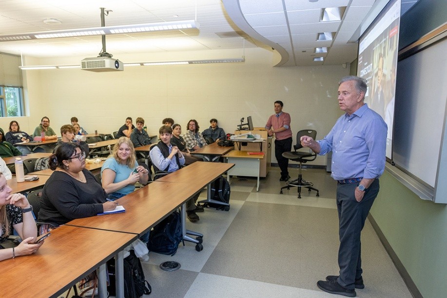 Governor Lamont supports CSU-AAUP priorities